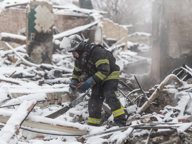 Löscharbeiten nach Drohnenangriff 