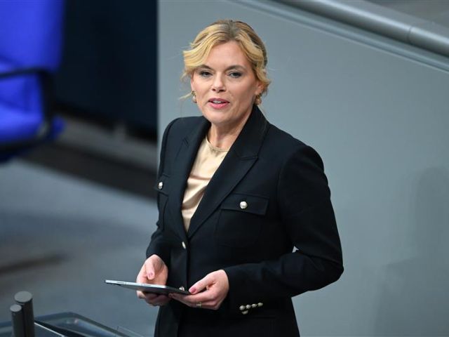 Klöckner bei ihrer Rede im Bundestag zum Gedenken an die Opfer des Nationalsozialismus