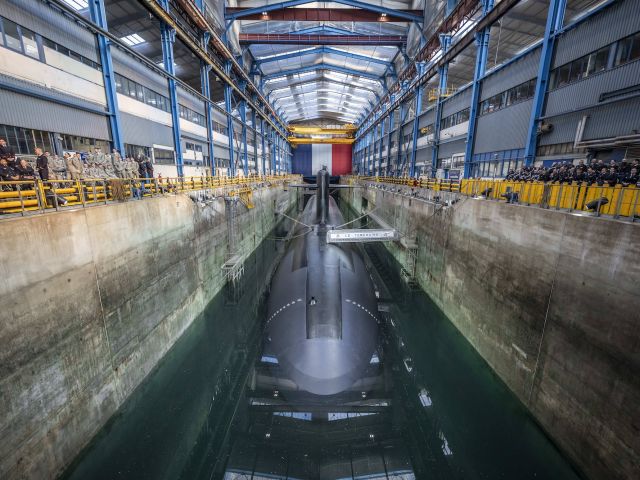 Auf dem Marinestützpunkt Île Longu liegt das französische Atom-U-Boot „Le Téméraire“. 