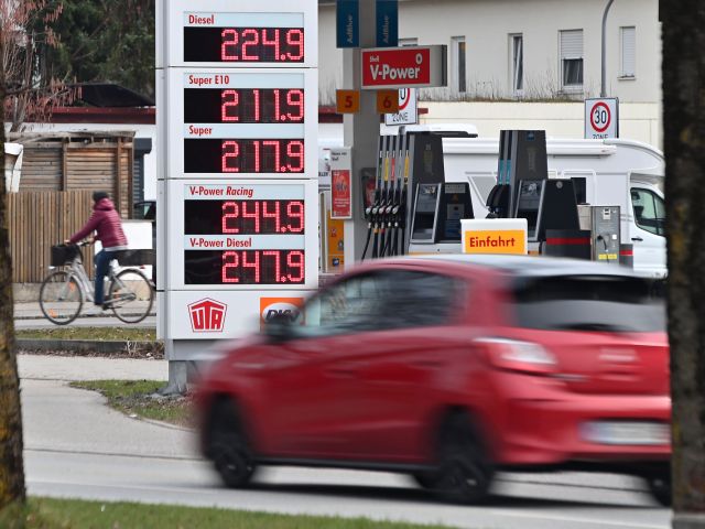 Benzinpreise an einer Tankstelle am 09.03.2026