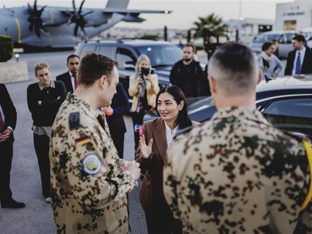 Alabali Radovan bei einem Treffen mit Bundeswehrsoldaten in Amman am 31.03.2026
