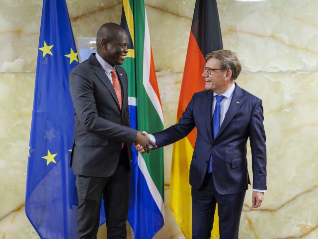 Bundesaußenminister Johann Wadephul und der südafrikanische Außenminister von Ronald Ozzy Lamola in Berlin