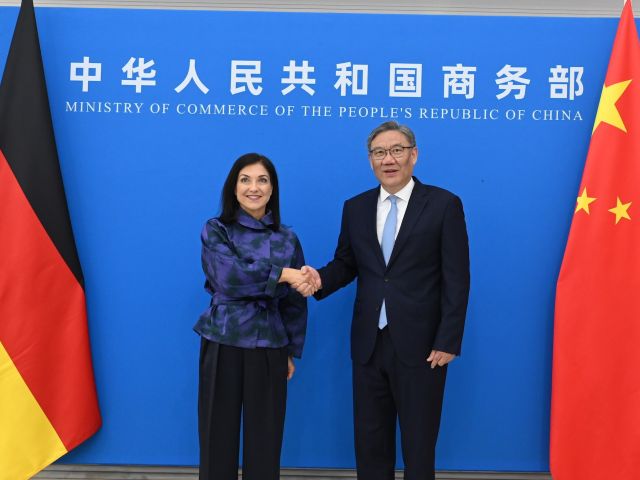 Bundeswirtschaftsministerin Katherina Reiche mit Chinas Handelsminister Wang Wentao