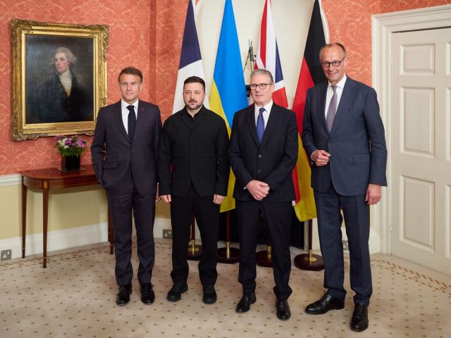Kanzler Friedrich Merz, Premierminister Keir Starmer, Präsident Wolodymyr Selenskyj und Präsident Emmanuel Macron (v.re.) in der Downing Street No.10