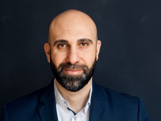 Ahmad Mansour hat 2022 das Bundesverdienstkreuz erhalten.