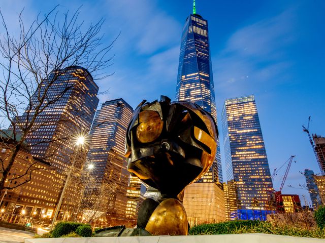 „The Sphere“ vor dem One World Trade Center