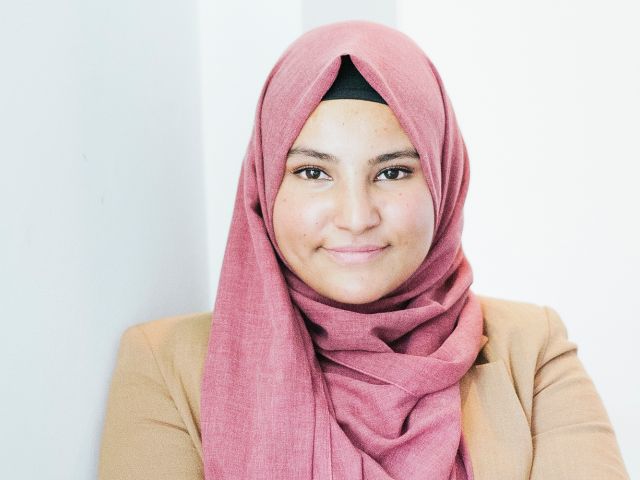 Dalal Mahra setzt sich gegen Stereotype muslimischer Frauen ein.