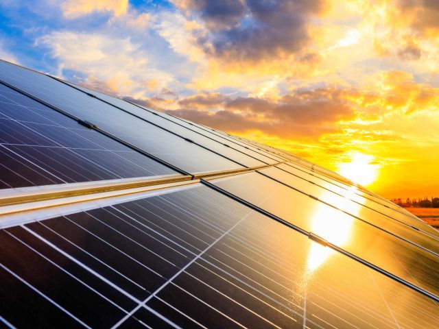 Luftaufnahme von Solarpaneelen