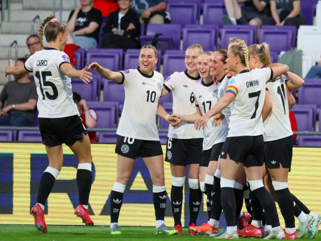 Toreschießen macht Freude: das deutsche Nationalteam. 