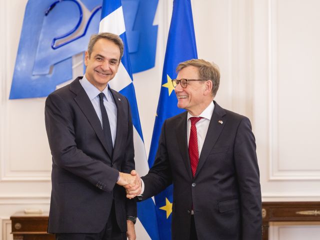 Johann Wadephul und Kyriakos Mitsotakis bei einem Treffen in Athen