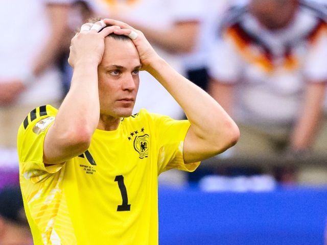 Enttäuschung bei Torhüter Manuel Neuer nach dem WM-Aus im Elfmeterschießen gegen Paraguay. 