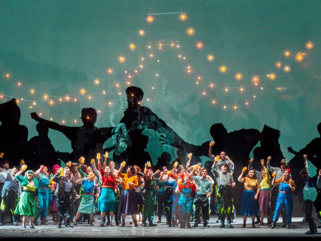 Gemeinsamer Jubel der Dorfgemeinschaft.