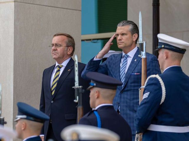 Verteidigungsminister Pistorius und sein US-amerikanischer Amtskollege Hegseth beim Empfang im Pentagon