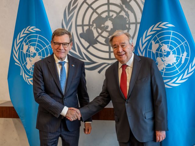 Außenminister Johann Wadephul (l) und UN-Generalsekretär António Guterres
