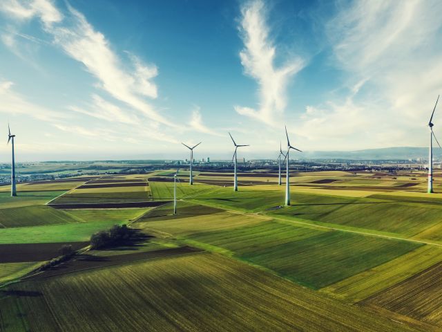 Foto von Windkraftanlagen in einem ländlichen Windpark