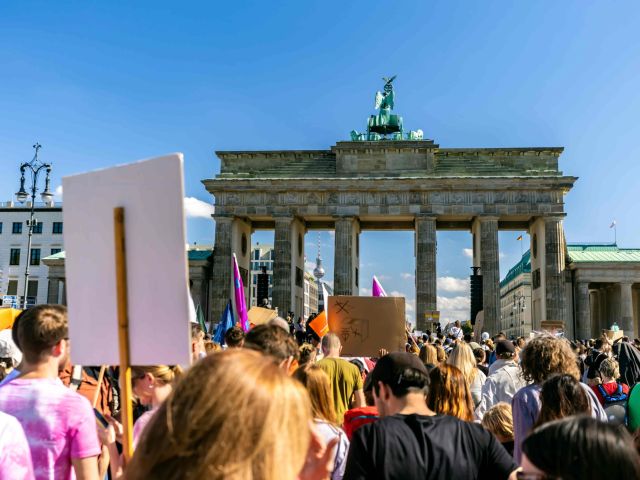 In Deutschland steht das Versammlungsrecht im Grundgesetz. 