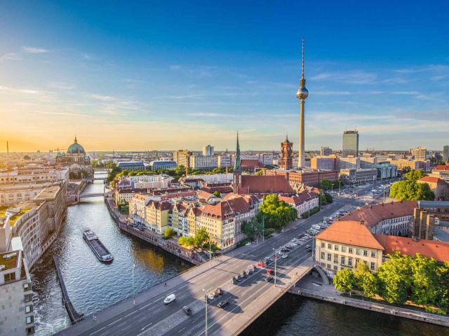 Berlin ist die Hauptstadt Deutschlands, hier leben fast vier Millionen Menschen.