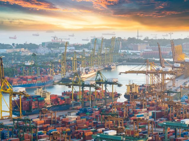 Die Schifffahrt – hier in Singapur – ist elementar für eine freie Weltwirtschaft. 