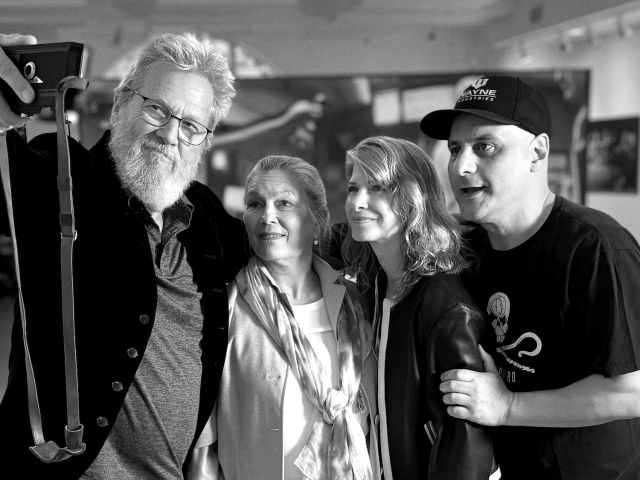 Jeff Bridges (links) mit seiner Frau Susan, Charys Schuler und Marwan El Mozayen.  