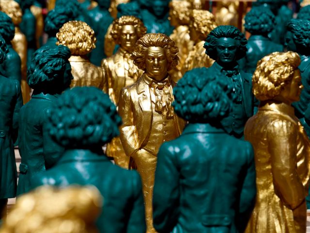 Beethoven, wie Andy Warhol ihn sah (r.)