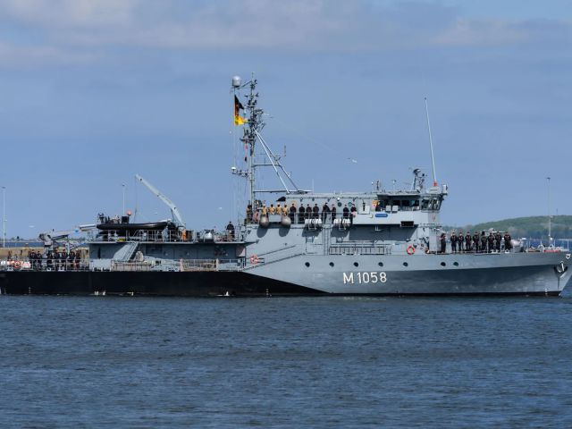 Minenjagdboot »Fulda« läuft vom Marinestützpunkt Kiel aus