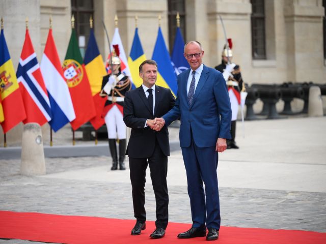 Friedrich Merz (r.) und Emmanuel Macron