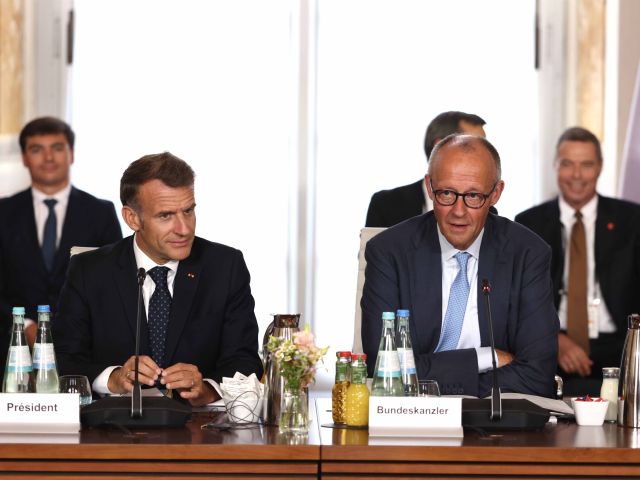 Friedrich Merz (r.) und Emmanuel Macron 