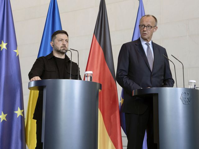 Wolodymyr Selenskyj (l.) und Friedrich Merz (Archivbild) 