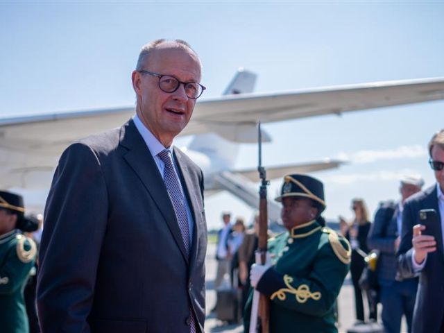 Friedrich Merz bei seiner heutigen Ankunft in Südafrika zum G20-Gipfel. 