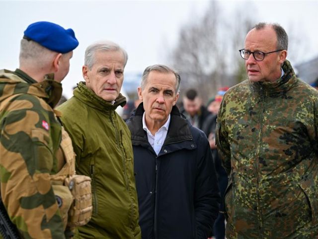 Jonas Gahr Støre (2.v.l), Mark Carney (M) und Friedrich Merz