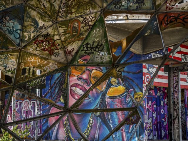 Graffiti auf der ehemaligen US-amerikanischen Abhöranlage auf dem Teufelsberg. 