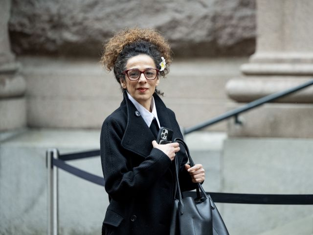 Ein Porträt der Frauenrechtlerin Masih Alinejad.