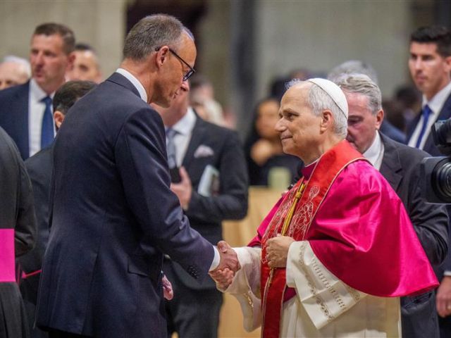 Merz bei Papst-Amtseinführung 