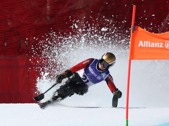 Anna-Lena Forster bei der Abfahrt der Damen in der sitzenden Klasse im Para-Ski Alpin  