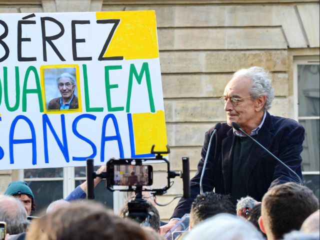 Die Inhaftierung Sansals in Algerien stieß vor allem in Frankreich auf scharfe Kritik, hier bei einer Protestkundgebung in Paris.  