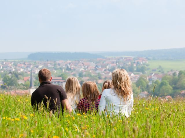 Das Landleben wird auch für junge Familien reizvoller.