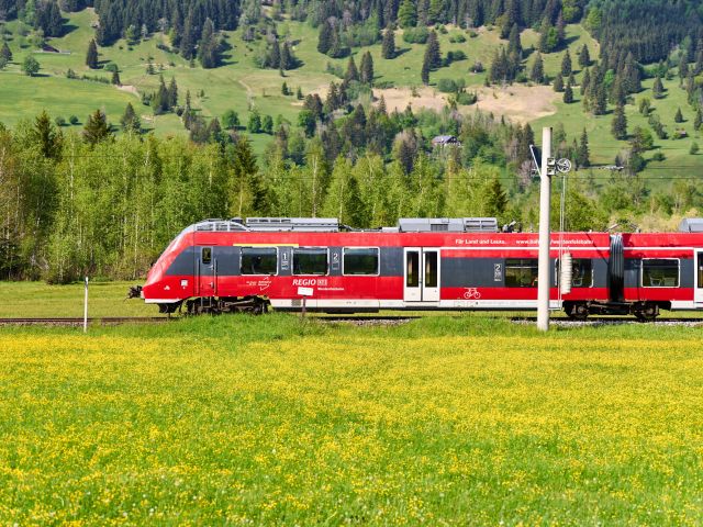 Mit dem Deutschlandticket nutzt du Busse und Bahnen im Regionalverkehr. 