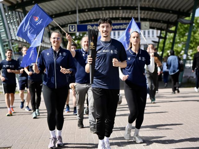 Die Fackel der Spiele kommt nach Bochum. 