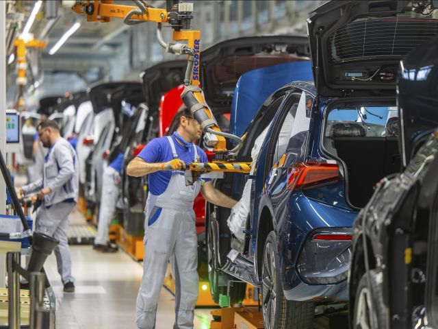 Elektroautomobilproduktion in den Montagehallen von VW in Zwickau.