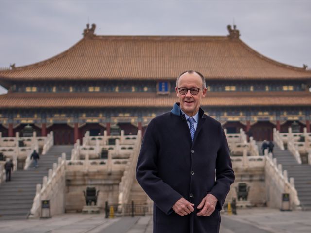 Bundeskanzler Friedrich Merz besichtigt während seiner Reise nach China die Verbotene Stadt in Peking. 