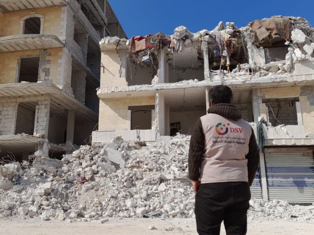 Hilfe beim Wiederaufbau zerstörter Gebäude in Syrien