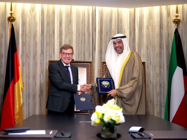 Außenminister Johann Wadephul (l.) und Abdullah al-Jahja, Außenminister von Kuwait, unterzeichneten ein „Memorandum of Understanding“ für einen strategischen Dialog.