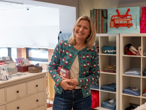 Kati Lehtinen-Hahn in ihrem Geschäft in Mainz