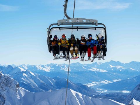 Wintersport macht nicht nur Spaß, er ist auch ein starker Wirtschaftsfaktor.