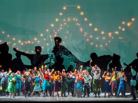 Gemeinsamer Jubel der Dorfgemeinschaft.