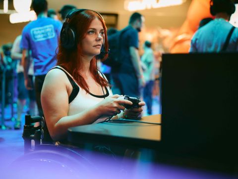 Besucherin der Gamescom 2024