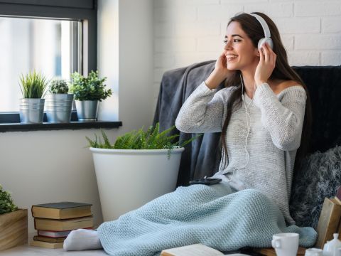 Das Mitsingen von Songs erleichtert das Erlernen einer Sprache.