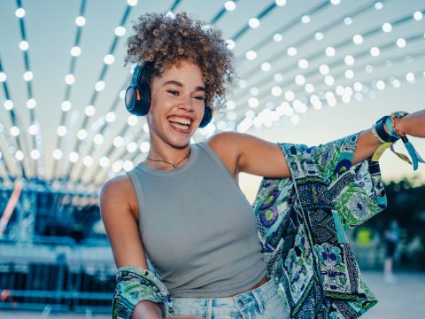 Studien zeigen, dass Singen glücklich macht und die Abwehrkräfte stärkt. 