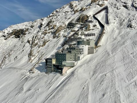Das Schneefernerhaus liegt auf 2.650 Metern Höhe. 