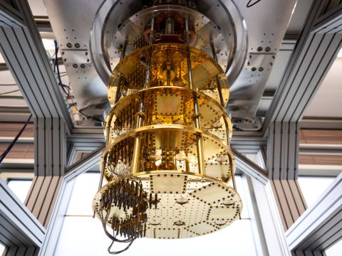 Kühlgerät eines Quantencomputers im Leibniz-Rechenzentrum Garching 